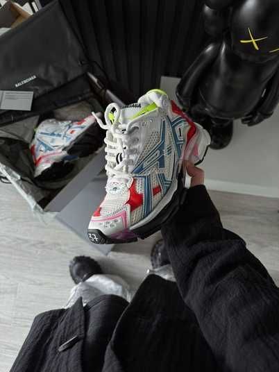 Кросівки Balenciaga Runner White Multicolor Купити (Доставка 1-3 Дні)