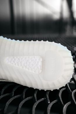 Кросівки Adidas Yeezy 350 V2, Cloud White Reflective (шнурки)