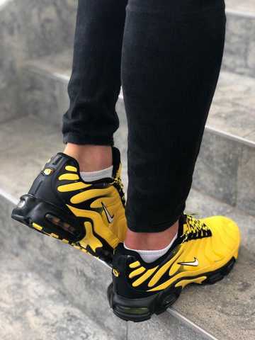 Nike tn best sale black and yellow