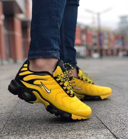 Yellow and black store nike air max plus