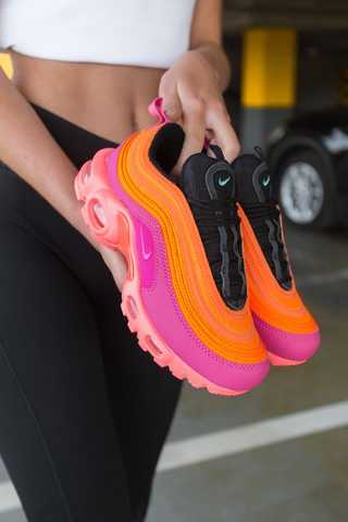 Nike store tuned pink