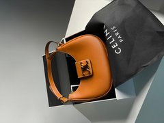 Сумка Celine Medium Ava Triomphe Bag in Smooth Calfskin Tan Premium, 25x13x7