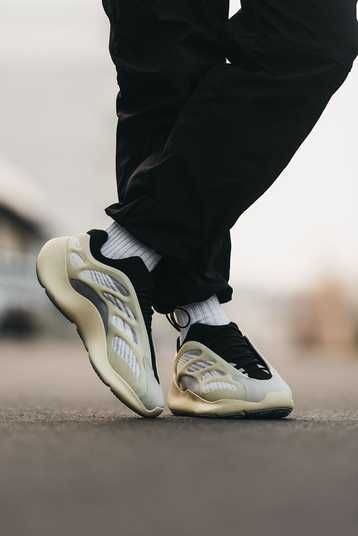 Кроссовки Adidas Yeezy Boost 700 v3 Azael Купить (Доставка 1-3 Дня)