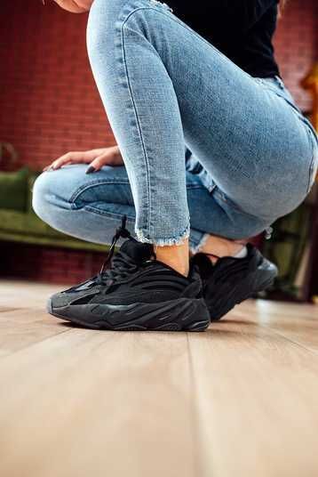 Кросівки Adidas Yeezy Boost 700 V2 Black Купити (Доставка 1-3 Дні)