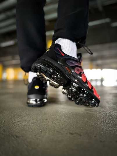 Кроссовки Nike Vapormax Plus Red Black Купить (Доставка 1-3 Дня)