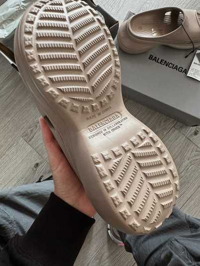 Balenciaga Pool Crocs Slide Sandal in beige rubber - Sneakers