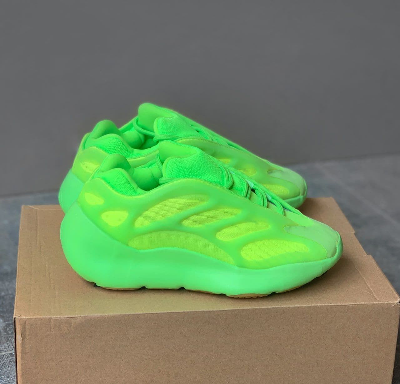 Yeezy store 700 vert