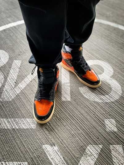 Кросівки Air Jordan 1 High Black Orange Купити (Доставка 1-3 Дні)